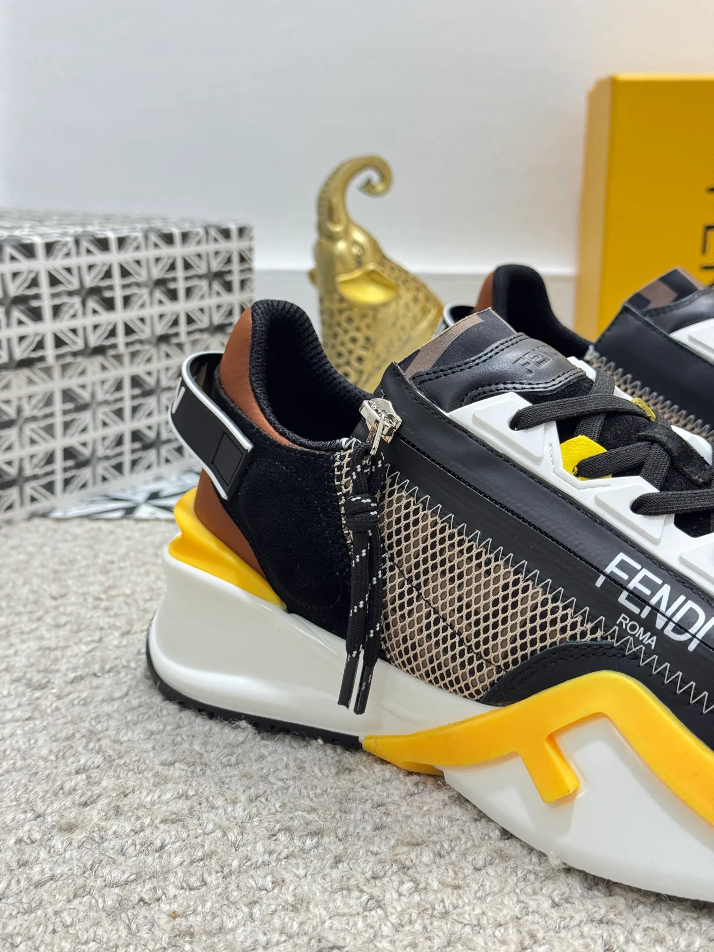 Men's men's shoes 💰520 [New style] 🦥🦥 Original quality - Fendi ◾️▫️F D🆕 Spring and summer new men's slip-on sneakers, with elastic straps, side zippers, and corrugated soles engraved with F. Embossed Fendi Flow lettering on the heel. Mixed material of high-tech fabric and black suede. FF graphic tongue. Ultra-light and wear-resistant EVA sole. Size: 38-44 (45 customized